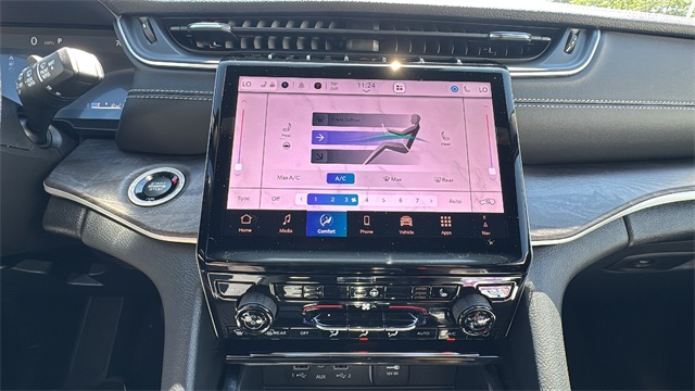 new 2025 Jeep Grand Cherokee car, priced at $45,025