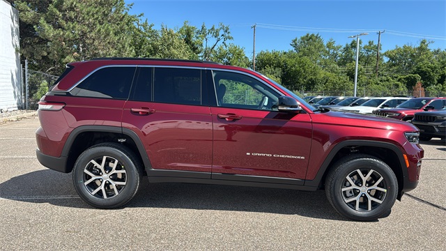 new 2025 Jeep Grand Cherokee car, priced at $45,025