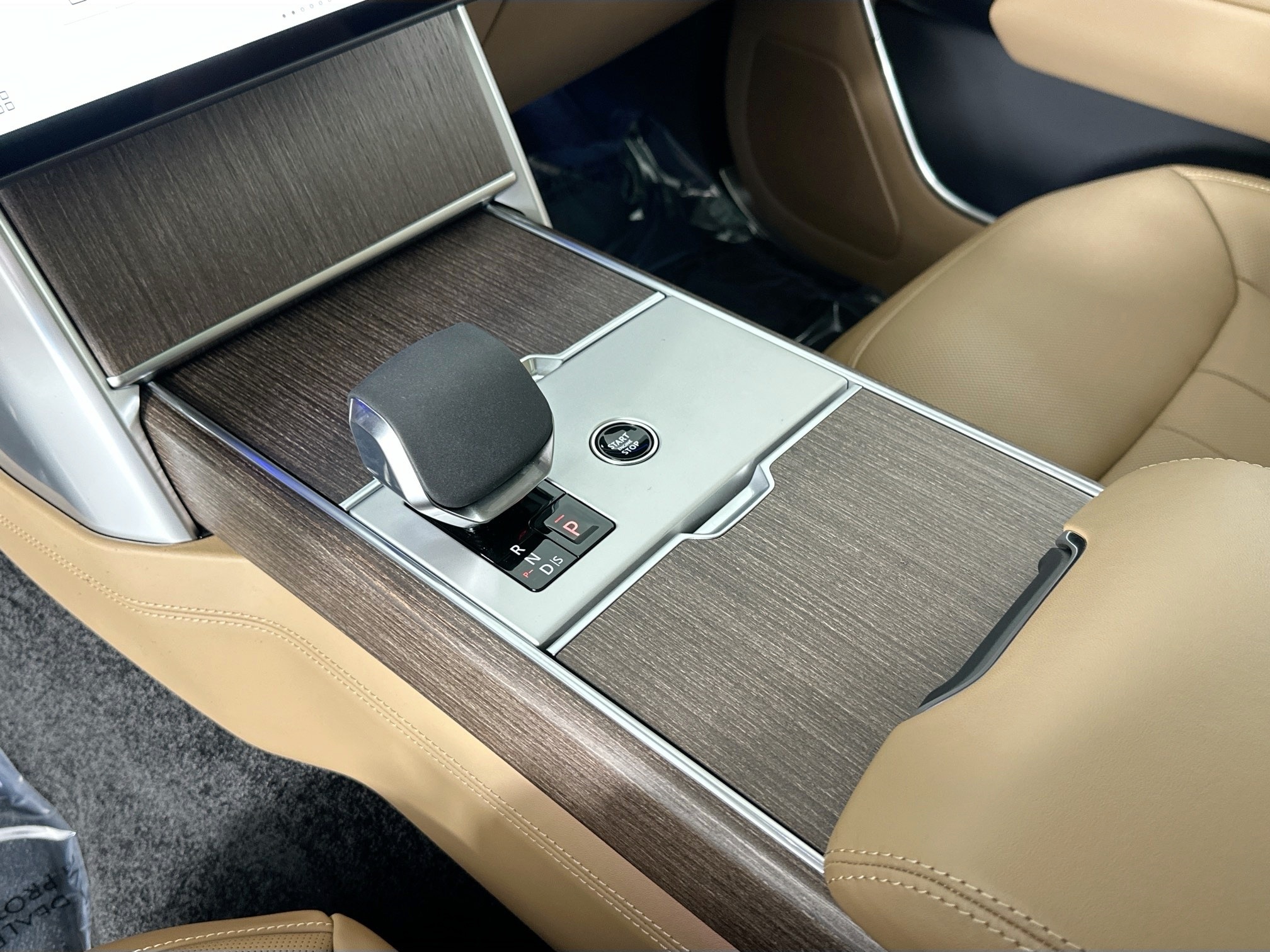 new 2025 Land Rover Range Rover car, priced at $129,115