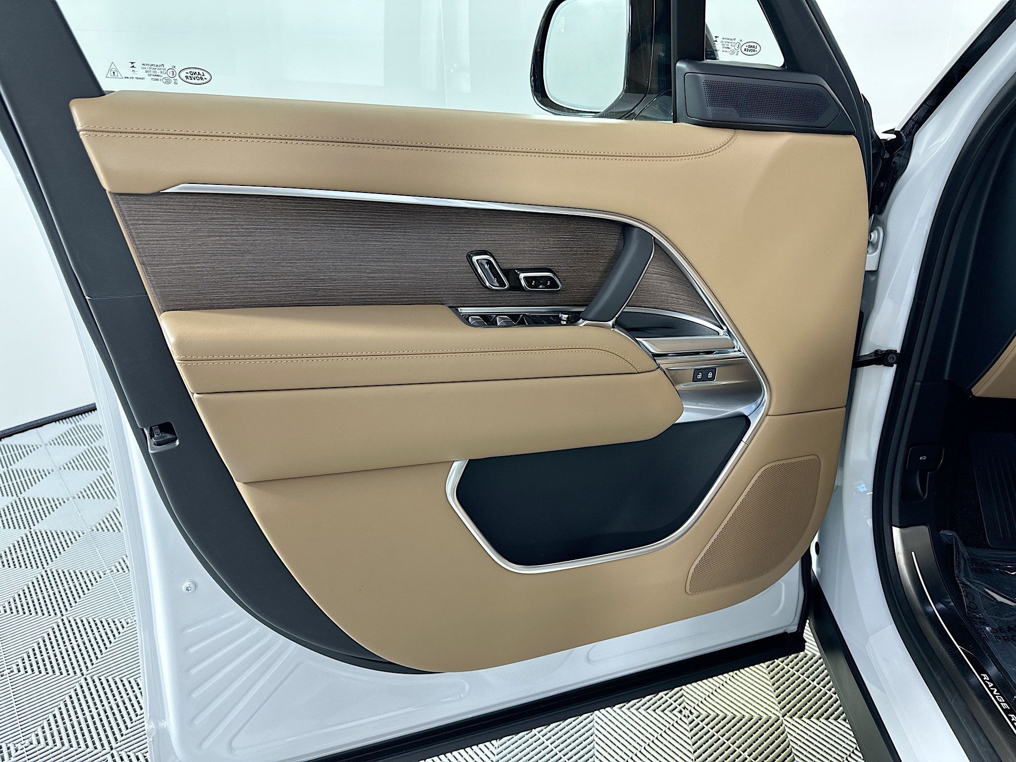 new 2025 Land Rover Range Rover car, priced at $129,115