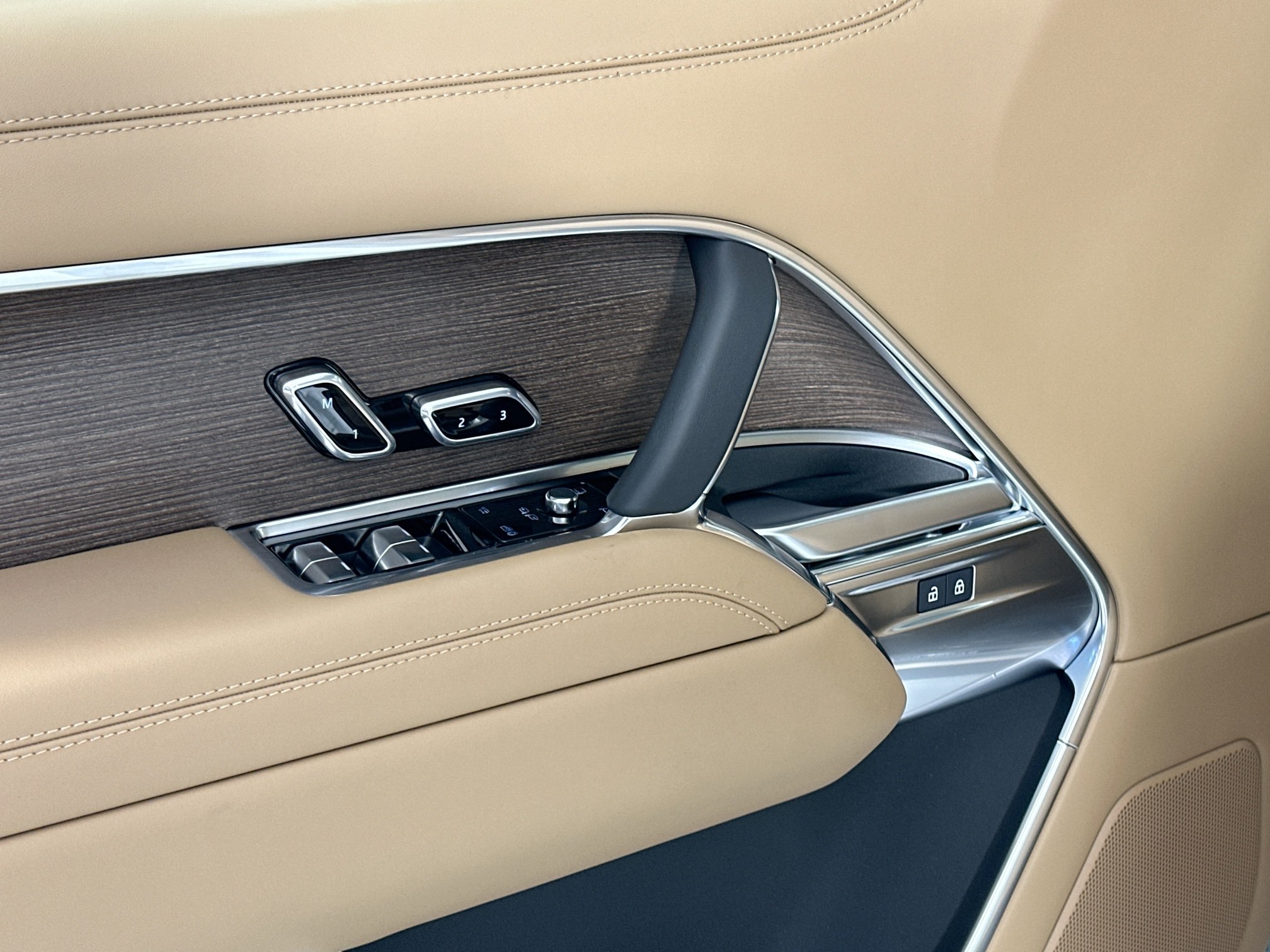 new 2025 Land Rover Range Rover car, priced at $129,115