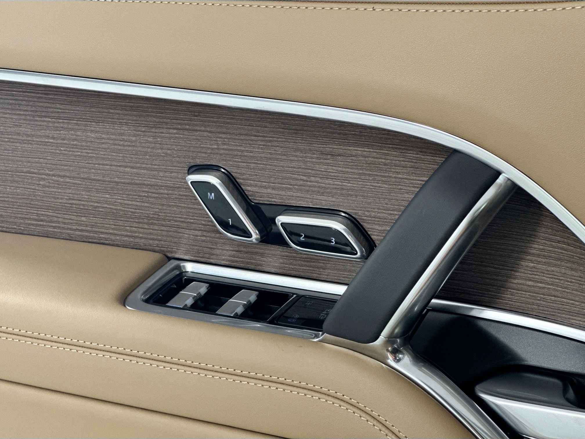 new 2025 Land Rover Range Rover car, priced at $129,115