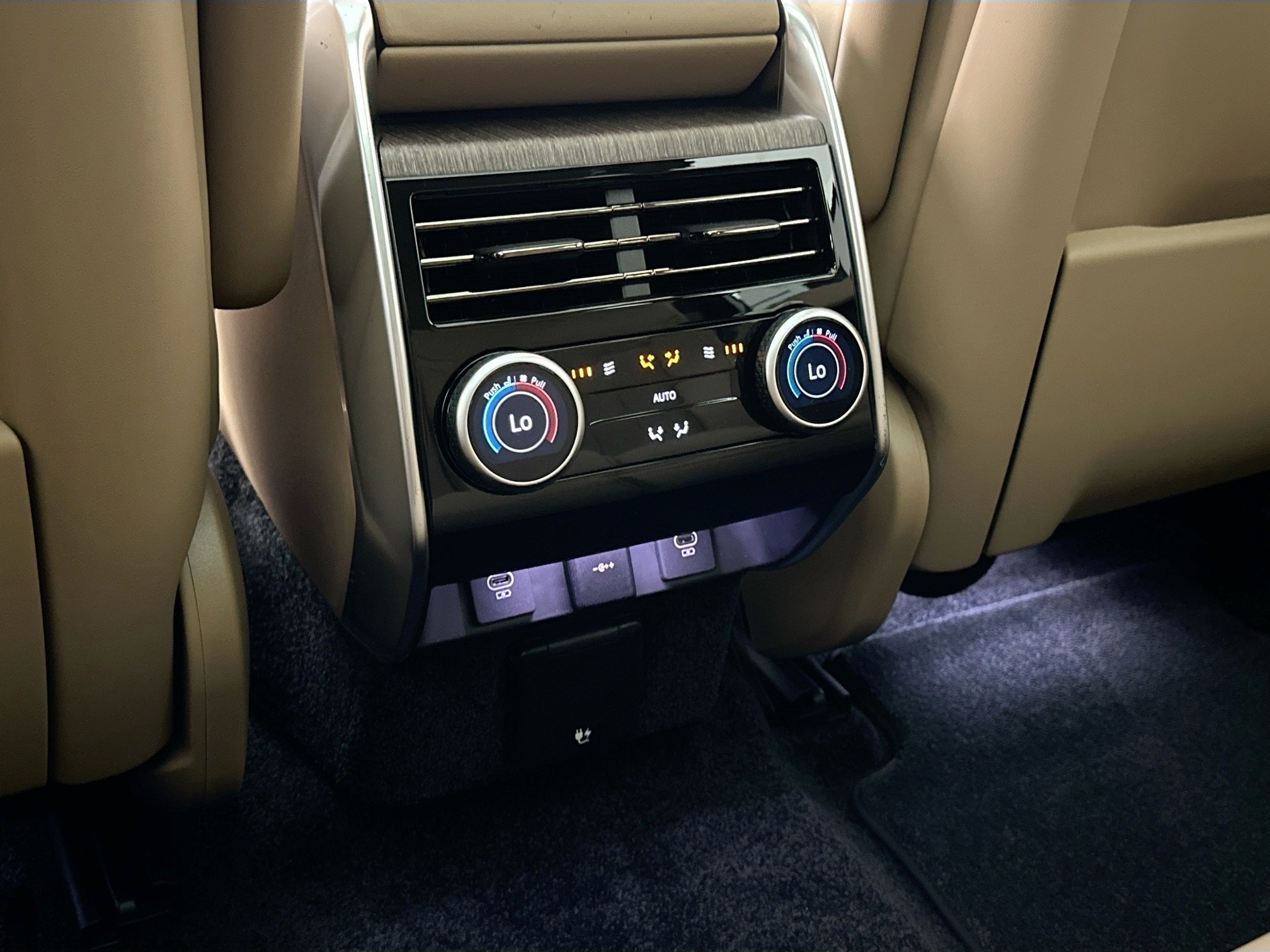 new 2025 Land Rover Range Rover car, priced at $129,115