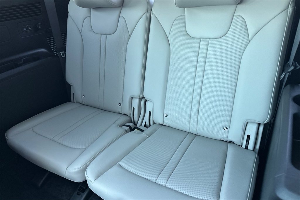 new 2025 Kia Sorento Hybrid car, priced at $48,535