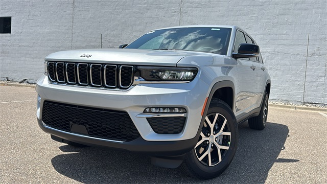 new 2025 Jeep Grand Cherokee car, priced at $45,912