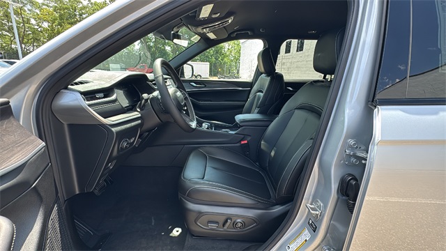 new 2025 Jeep Grand Cherokee car, priced at $45,912
