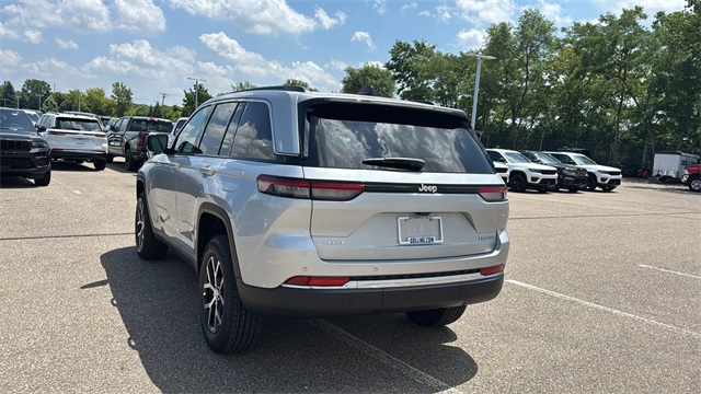 new 2025 Jeep Grand Cherokee car, priced at $45,912