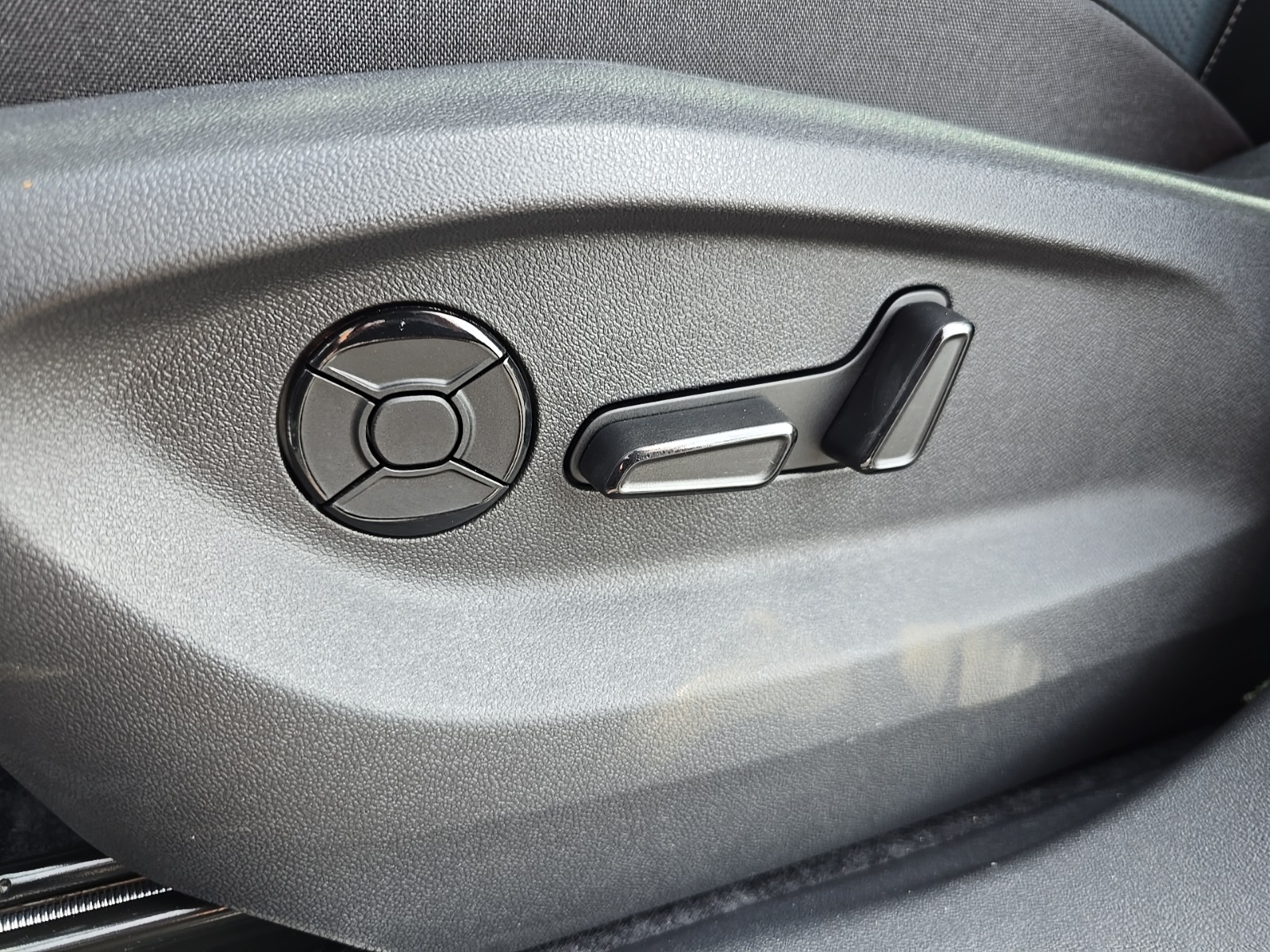 new 2025 Volkswagen Tiguan car, priced at $35,752