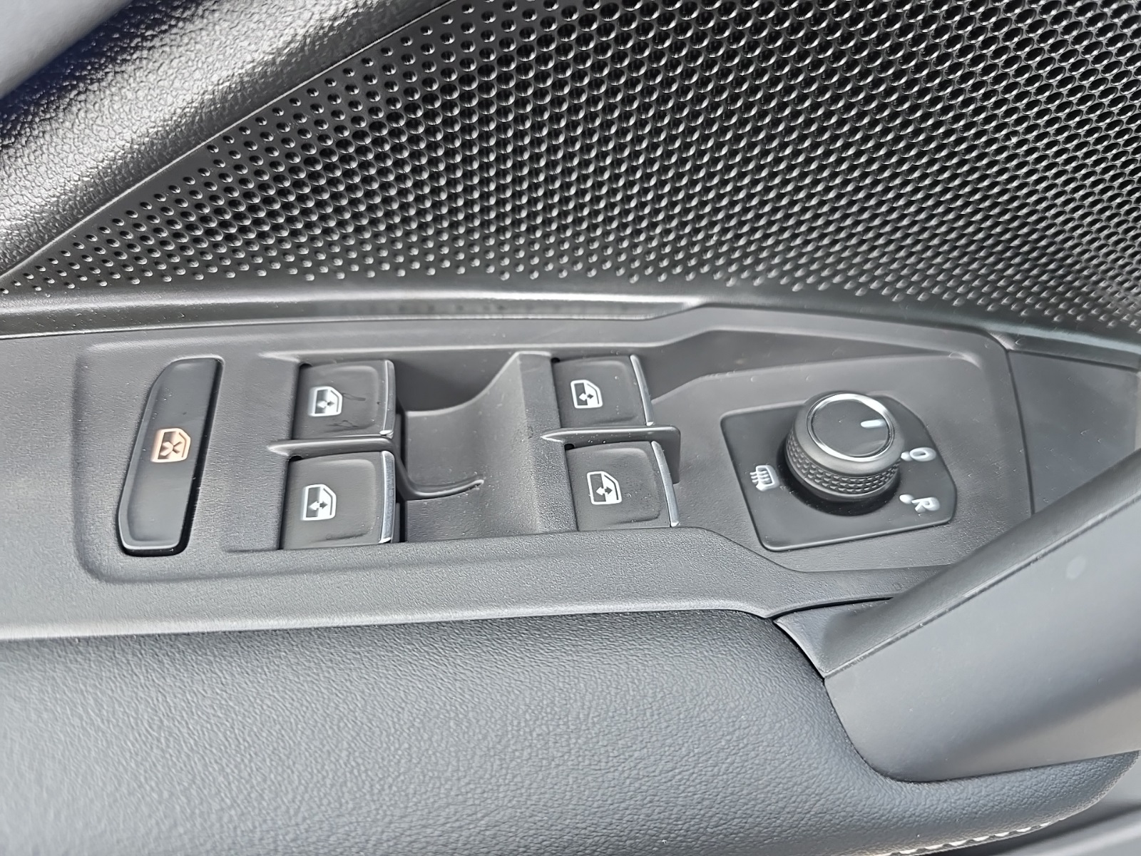 new 2025 Volkswagen Tiguan car, priced at $35,752