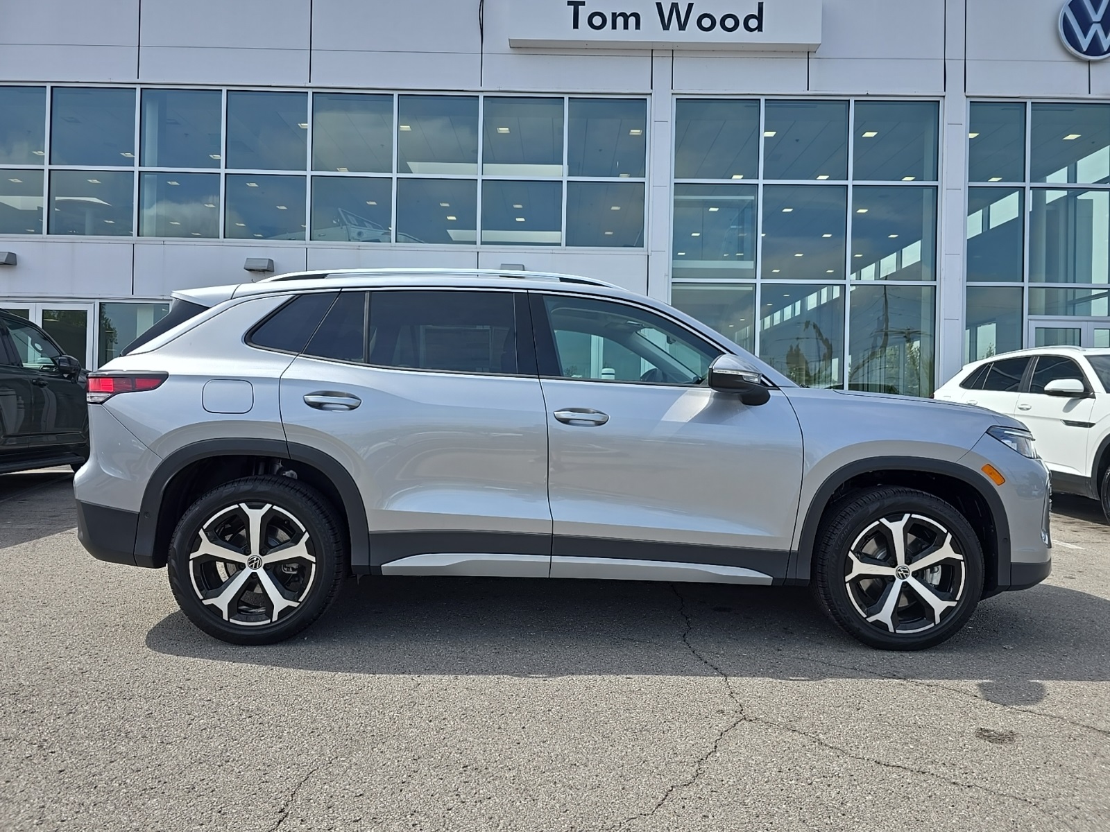 new 2025 Volkswagen Tiguan car, priced at $35,752