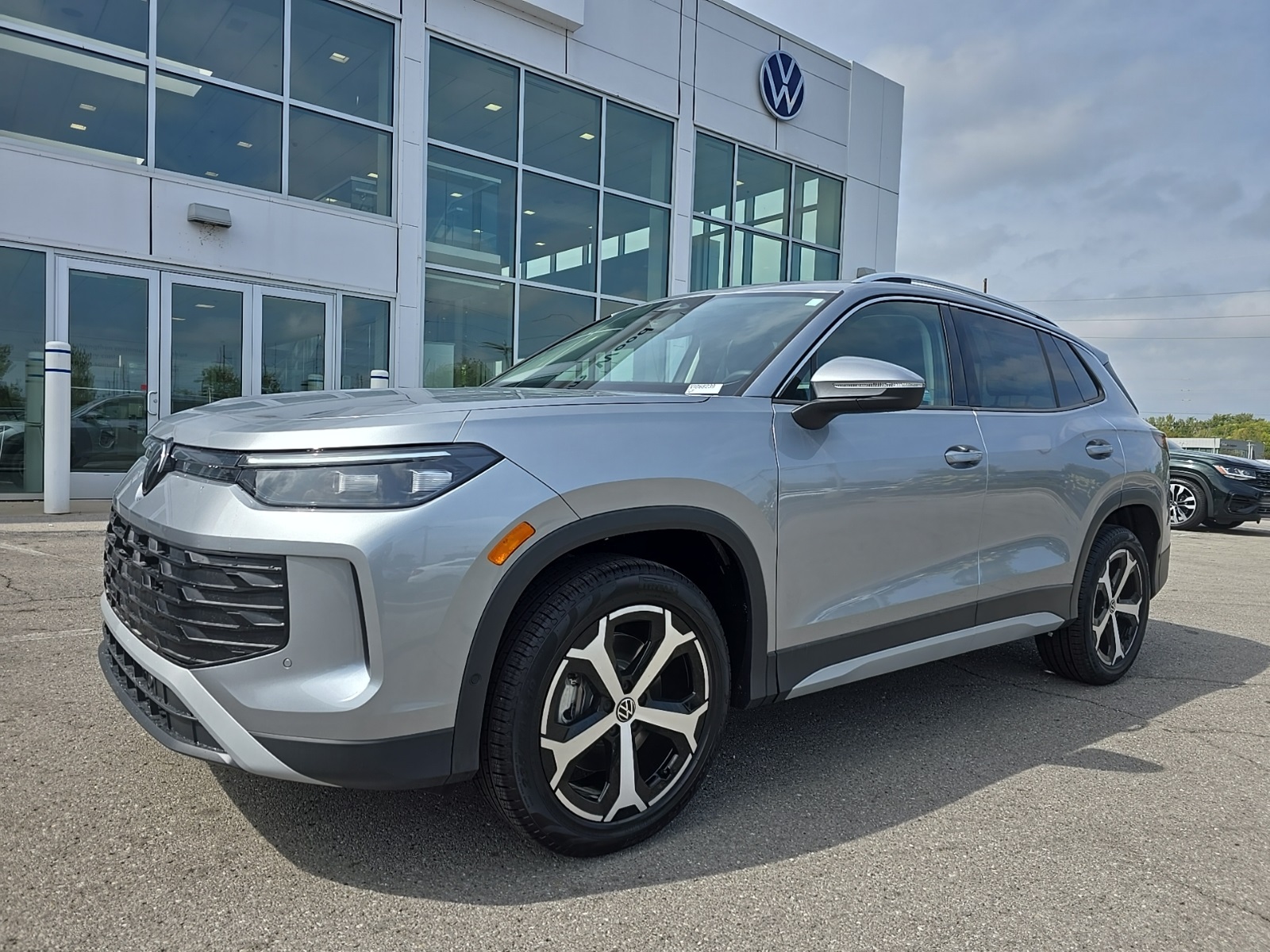 new 2025 Volkswagen Tiguan car, priced at $35,752