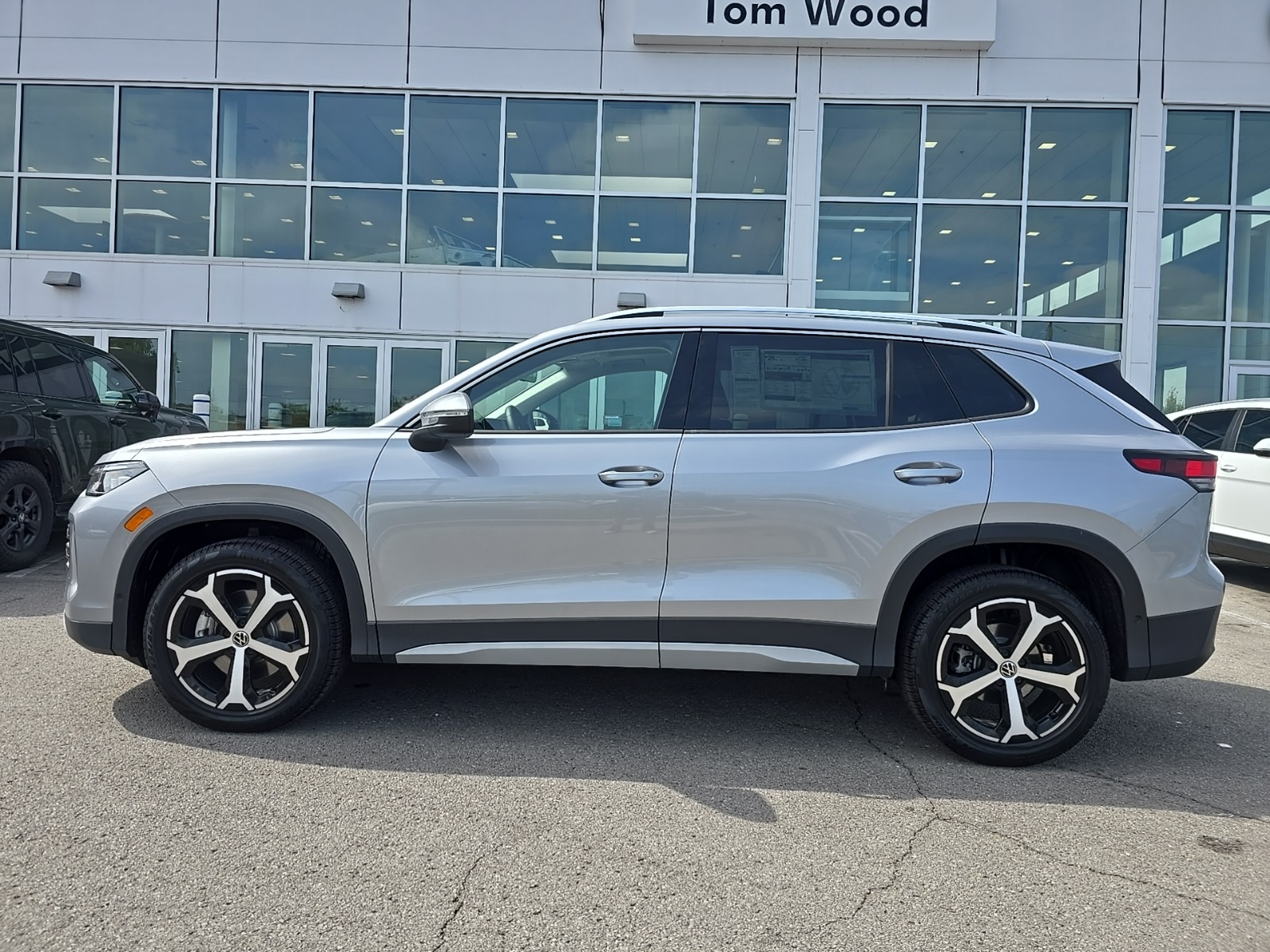 new 2025 Volkswagen Tiguan car, priced at $35,752