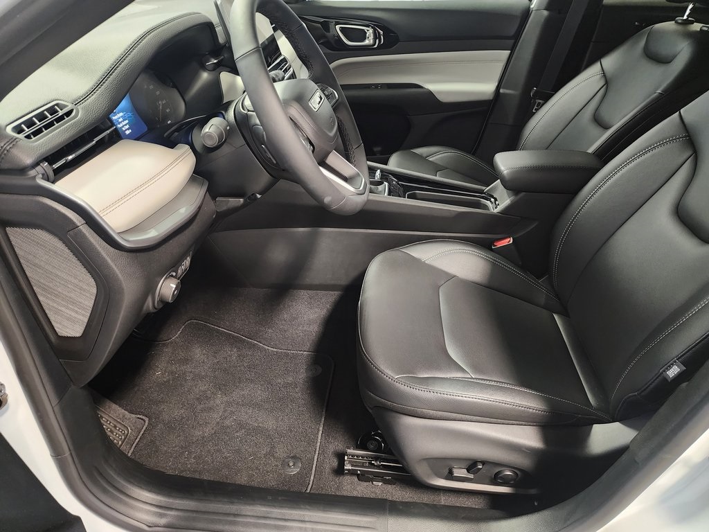 new 2025 Jeep Compass car, priced at $32,131