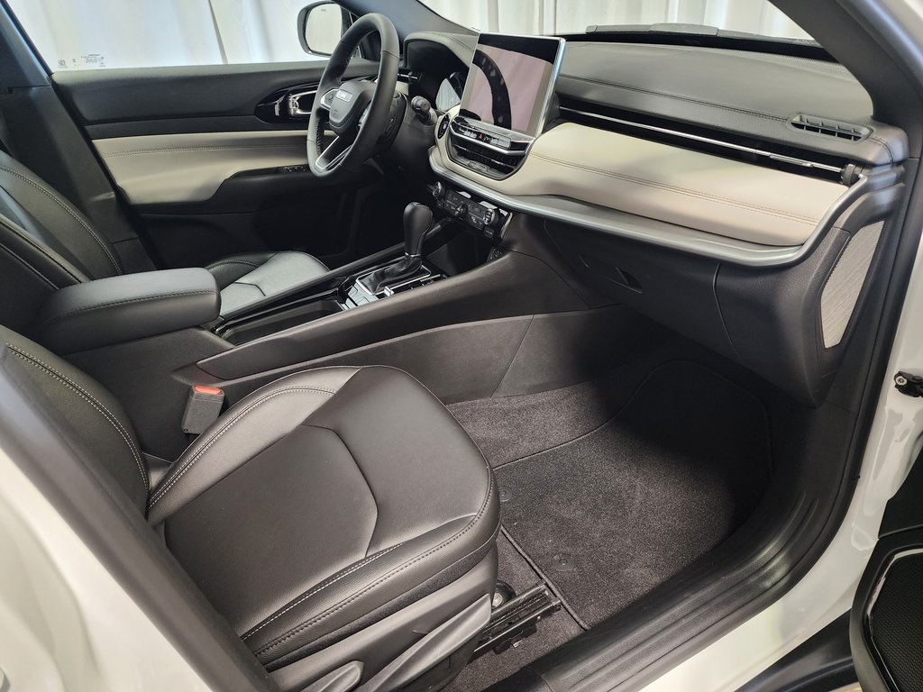 new 2025 Jeep Compass car, priced at $32,131