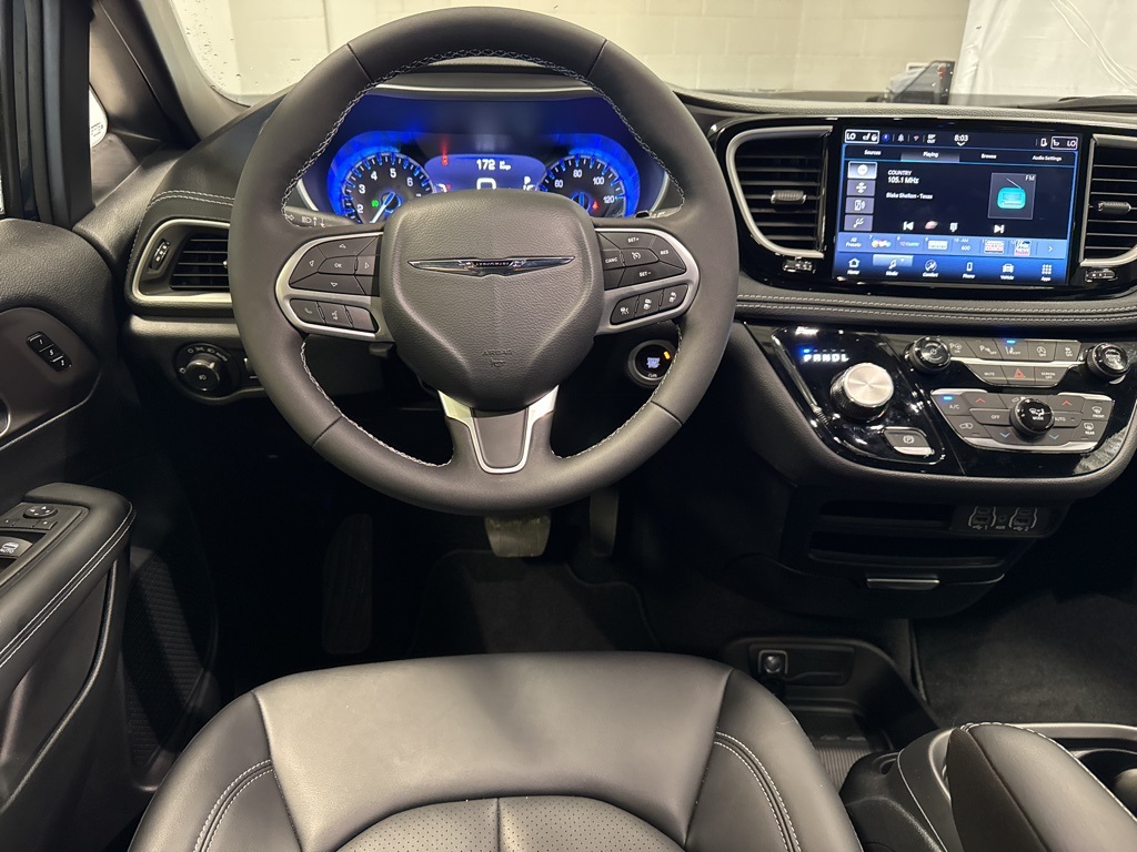 new 2025 Chrysler Pacifica car, priced at $39,749