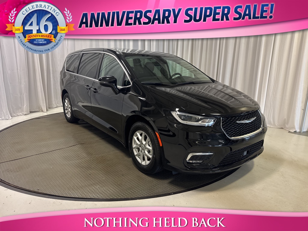 used 2024 Chrysler Pacifica car, priced at $30,998