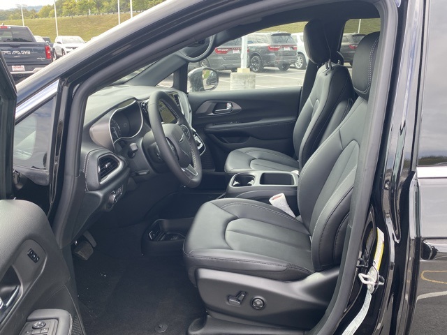 new 2026 Chrysler Pacifica car, priced at $34,920