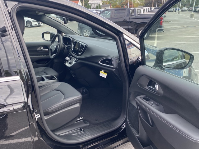 new 2026 Chrysler Pacifica car, priced at $34,920