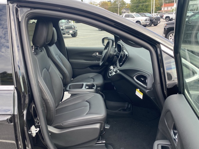 new 2026 Chrysler Pacifica car, priced at $34,920