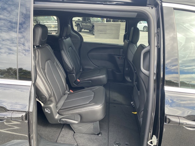 new 2026 Chrysler Pacifica car, priced at $34,920