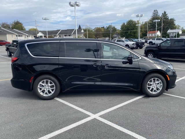 new 2026 Chrysler Pacifica car, priced at $34,920