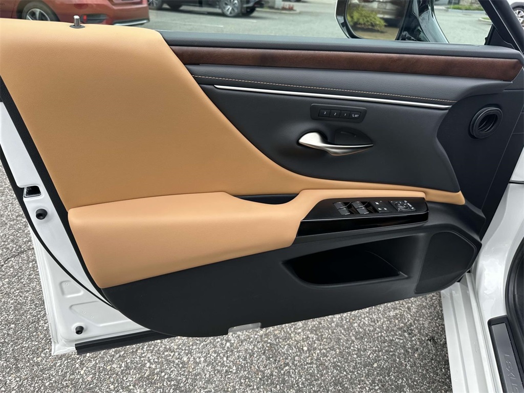used 2025 Lexus ES car, priced at $44,995