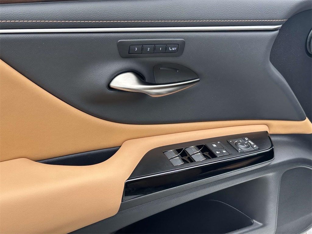 used 2025 Lexus ES car, priced at $44,995
