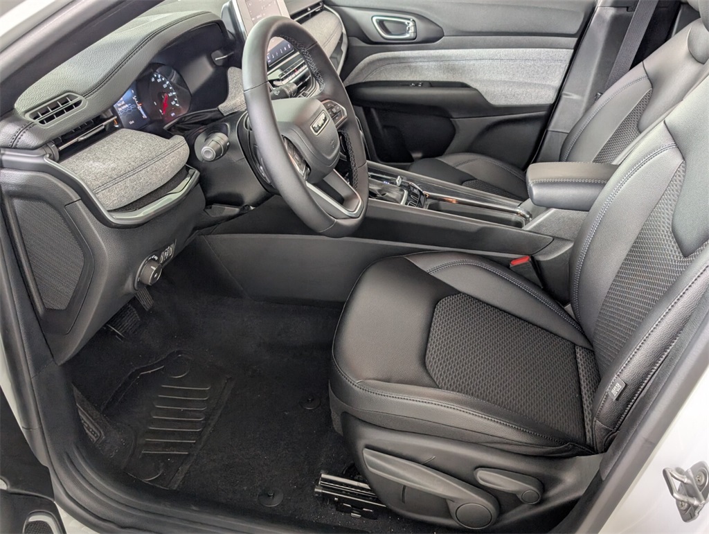 new 2025 Jeep Compass car, priced at $22,010