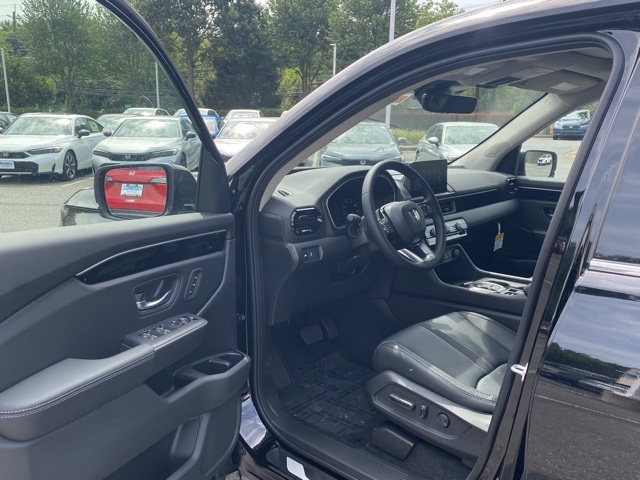 new 2025 Honda Pilot car, priced at $51,780