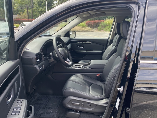 new 2025 Honda Pilot car, priced at $51,780