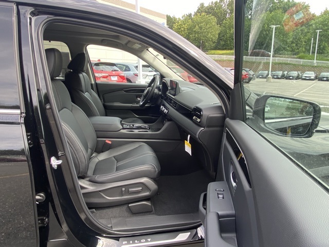 new 2025 Honda Pilot car, priced at $51,780