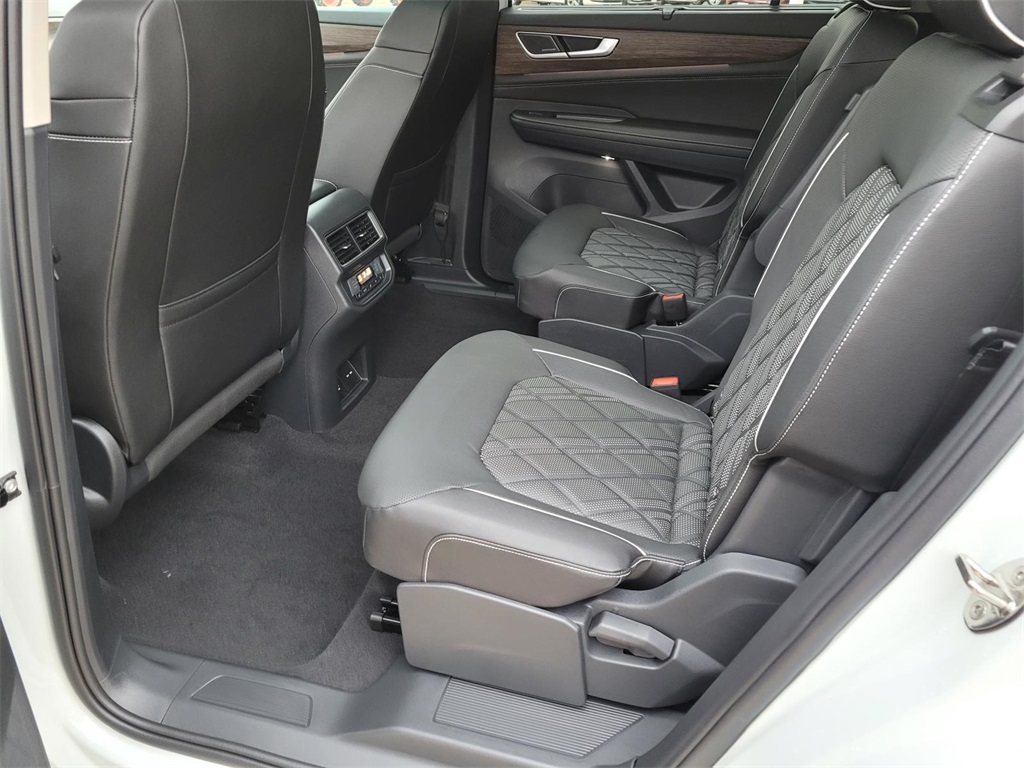 new 2025 Volkswagen Atlas car, priced at $48,946