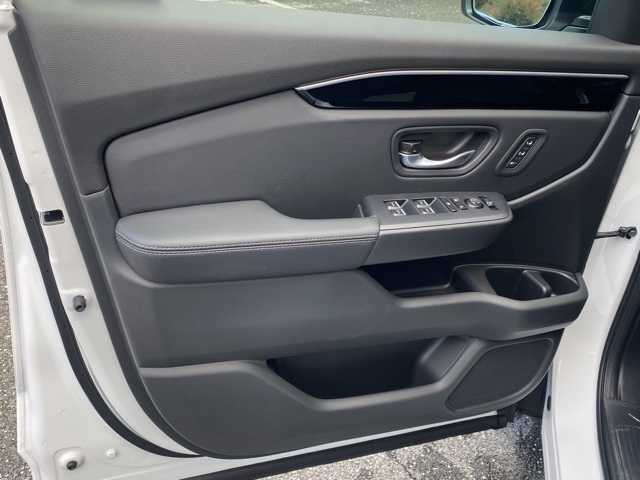 new 2025 Honda Pilot car, priced at $44,225