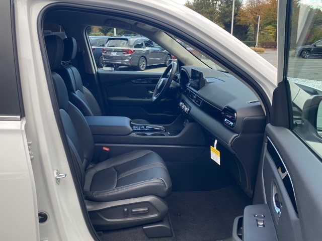 new 2025 Honda Pilot car, priced at $44,225