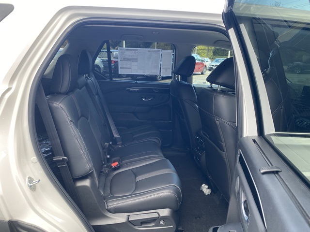 new 2025 Honda Pilot car, priced at $44,225