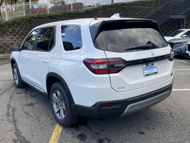 new 2025 Honda Pilot car, priced at $44,225
