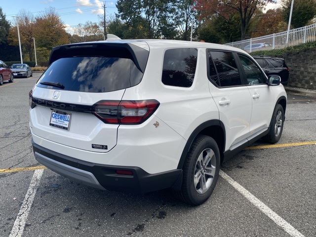 new 2025 Honda Pilot car, priced at $44,225