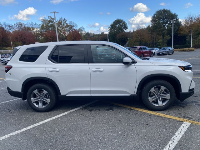 new 2025 Honda Pilot car, priced at $44,225