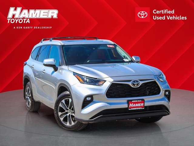 used 2022 Toyota Highlander car, priced at $33,492