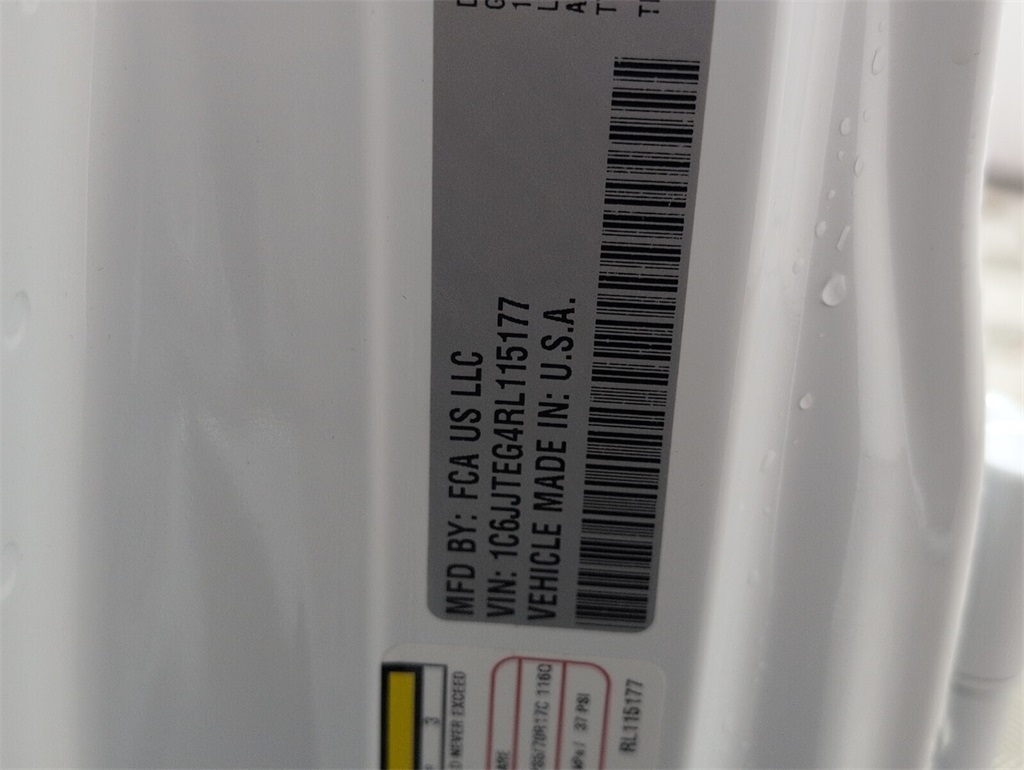 used 2024 Jeep Gladiator car, priced at $41,458