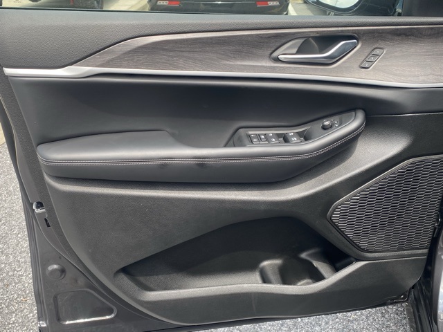 new 2025 Jeep Grand Cherokee L car, priced at $42,879
