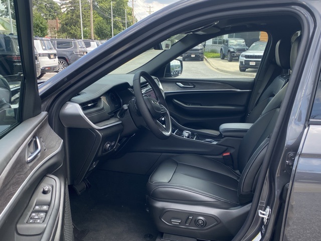 new 2025 Jeep Grand Cherokee L car, priced at $42,879