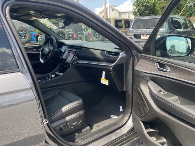 new 2025 Jeep Grand Cherokee L car, priced at $42,879