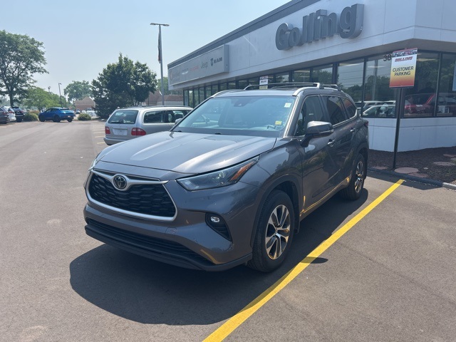 used 2023 Toyota Highlander car, priced at $38,000