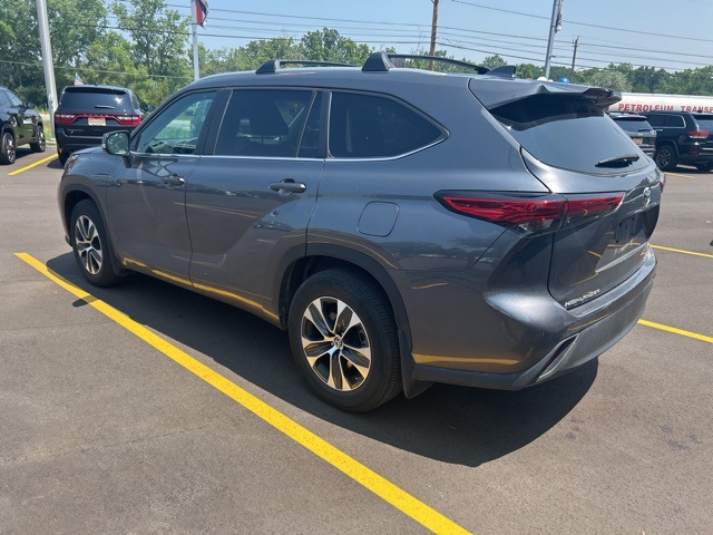 used 2023 Toyota Highlander car, priced at $38,000