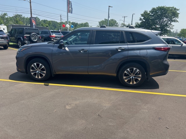 used 2023 Toyota Highlander car, priced at $38,000