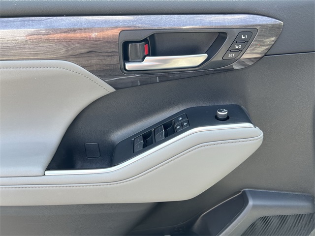 used 2021 Toyota Highlander Hybrid car, priced at $37,440