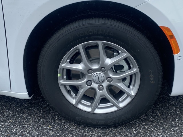 new 2026 Chrysler Pacifica car, priced at $38,524