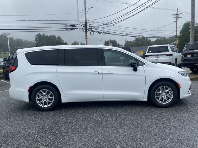 new 2026 Chrysler Pacifica car, priced at $38,524