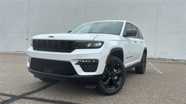 new 2025 Jeep Grand Cherokee car, priced at $46,922